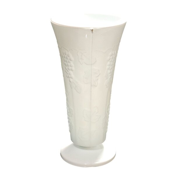 Colony Harvest Milk Glass Vase 7.5" grape vine leaves milkglass raised relief ho - Picture 5 of 9